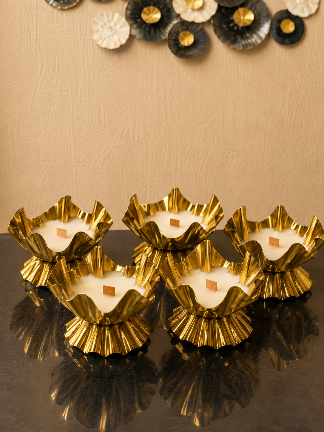 Gilded Bloom Urli