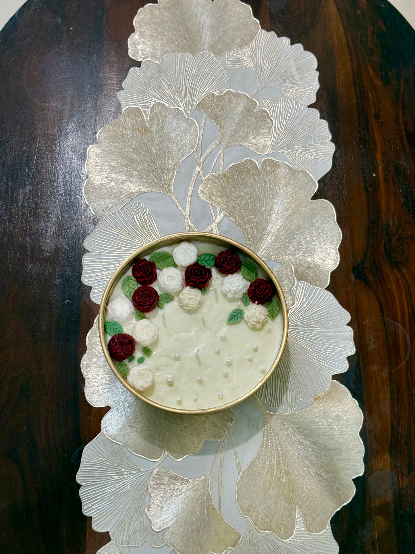 Floral metal urli Candle – Red & White