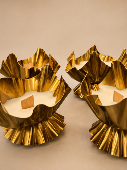 Gilded Bloom Urli