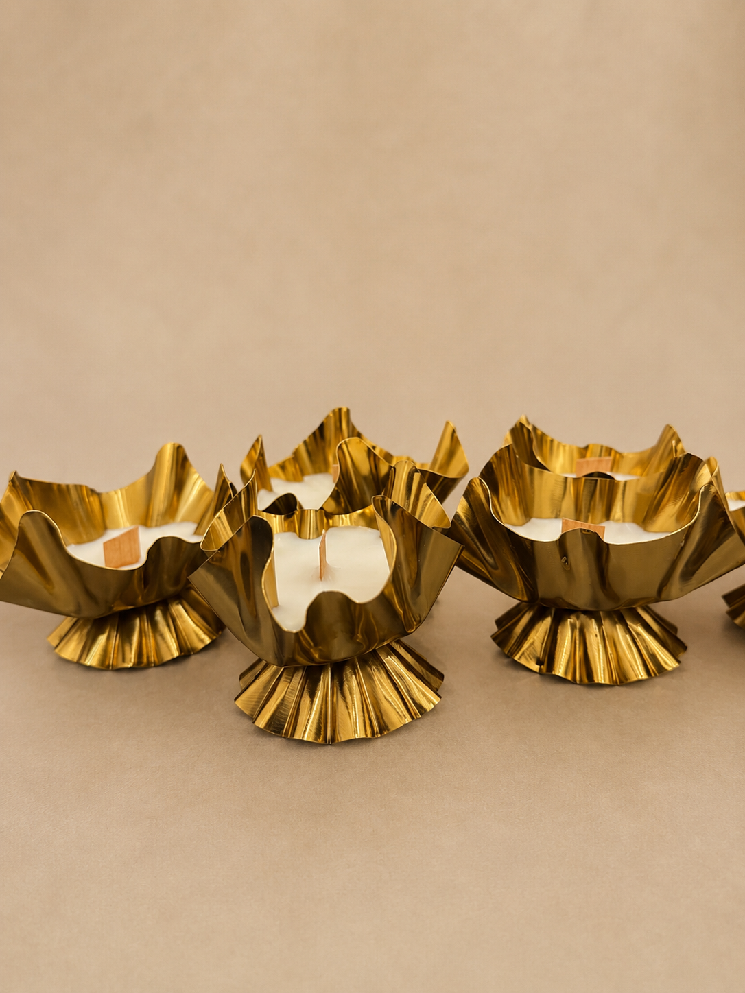 Gilded Bloom Urli