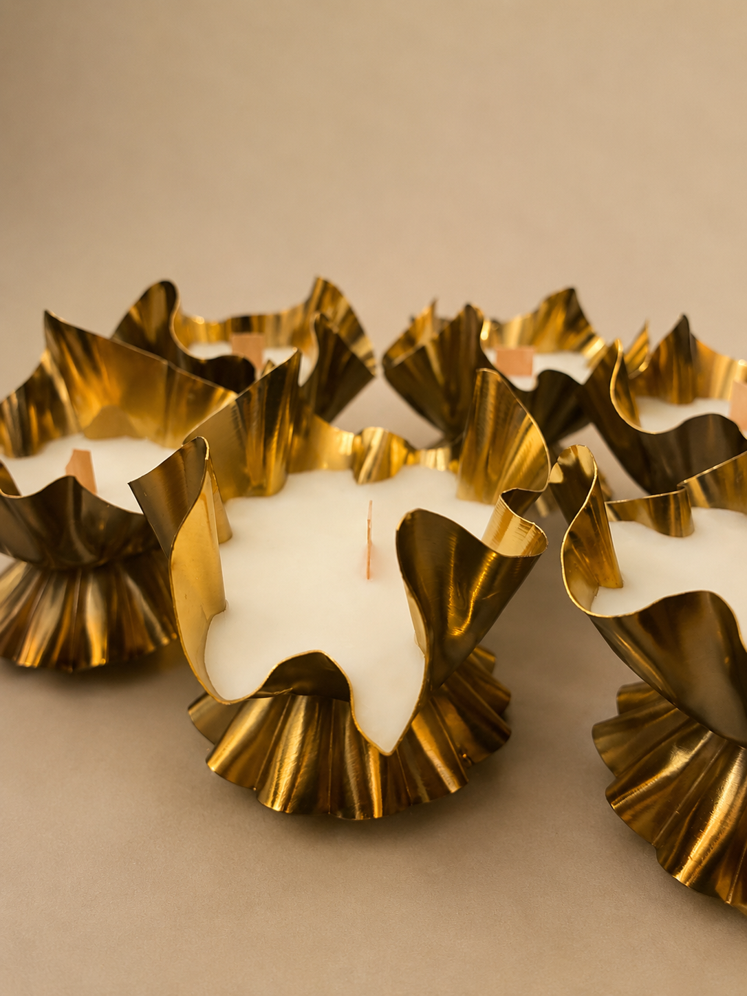 Gilded Bloom Urli