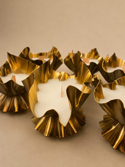 Gilded Bloom Urli